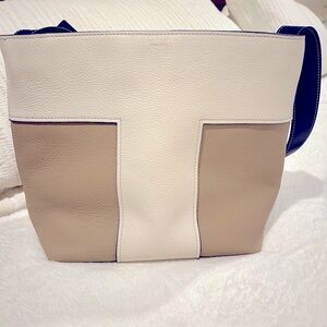 Brand new Tory Burch TBLOCK VGC NEVER USED w/dust jacket LARGE BAGS IN STYLE!